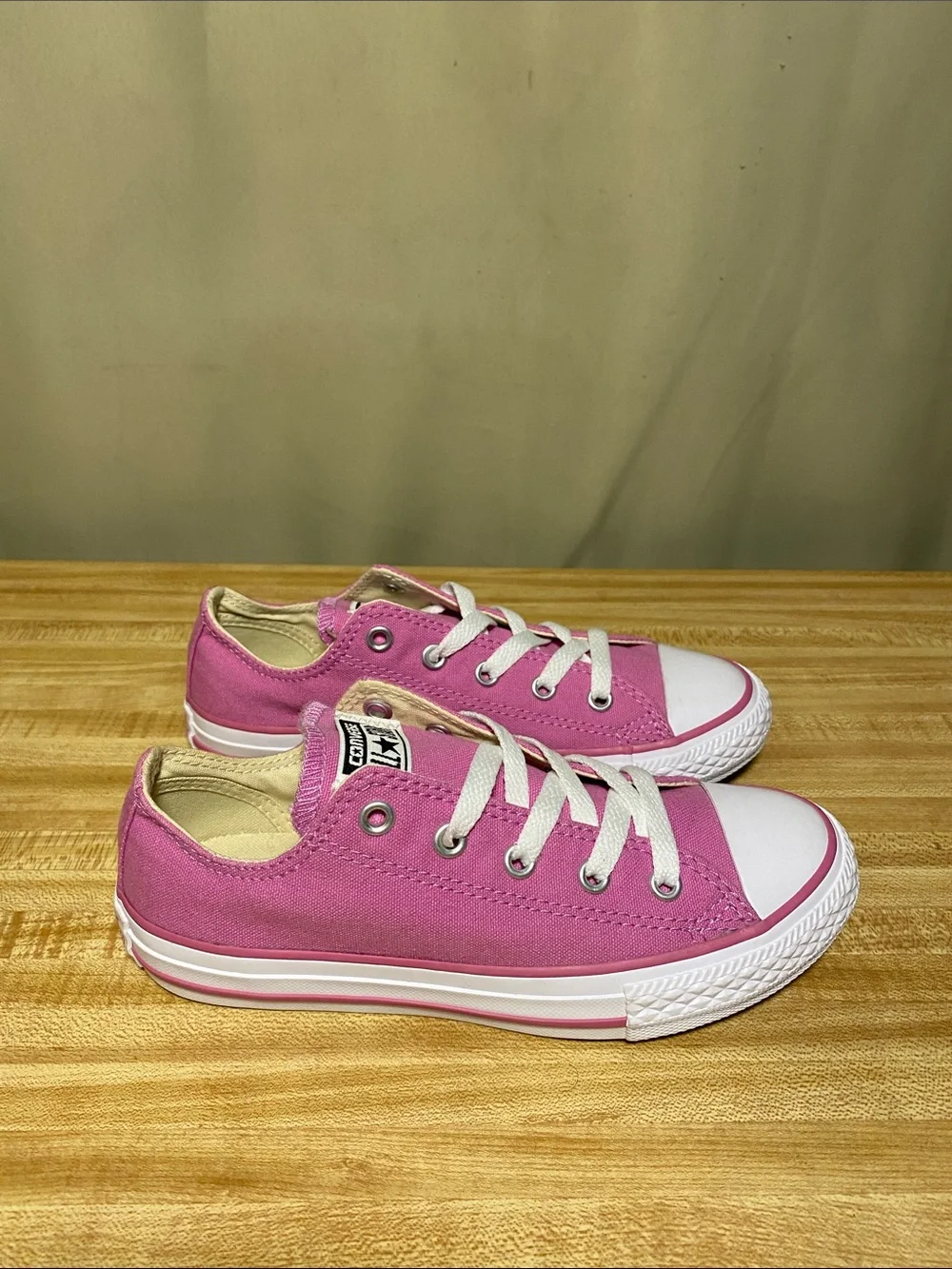 Converse All Star Low Top Pink lavender Canvas Sneakers Youth size 1